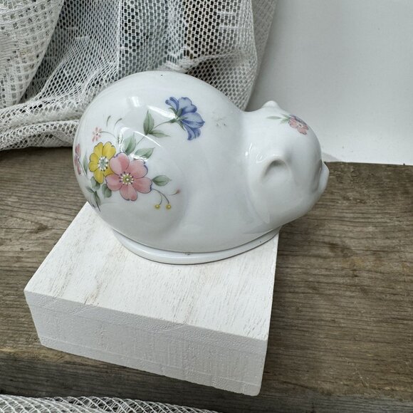 Vintage Sleeping Cat Trinket Box Lidded Floral design Ceramic Japan - Picture 2 of 6